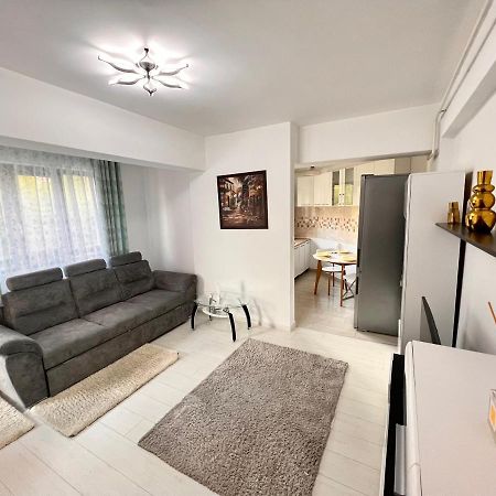2 Rooms Apartment Airy & Bright Relax Iasi Esterno foto