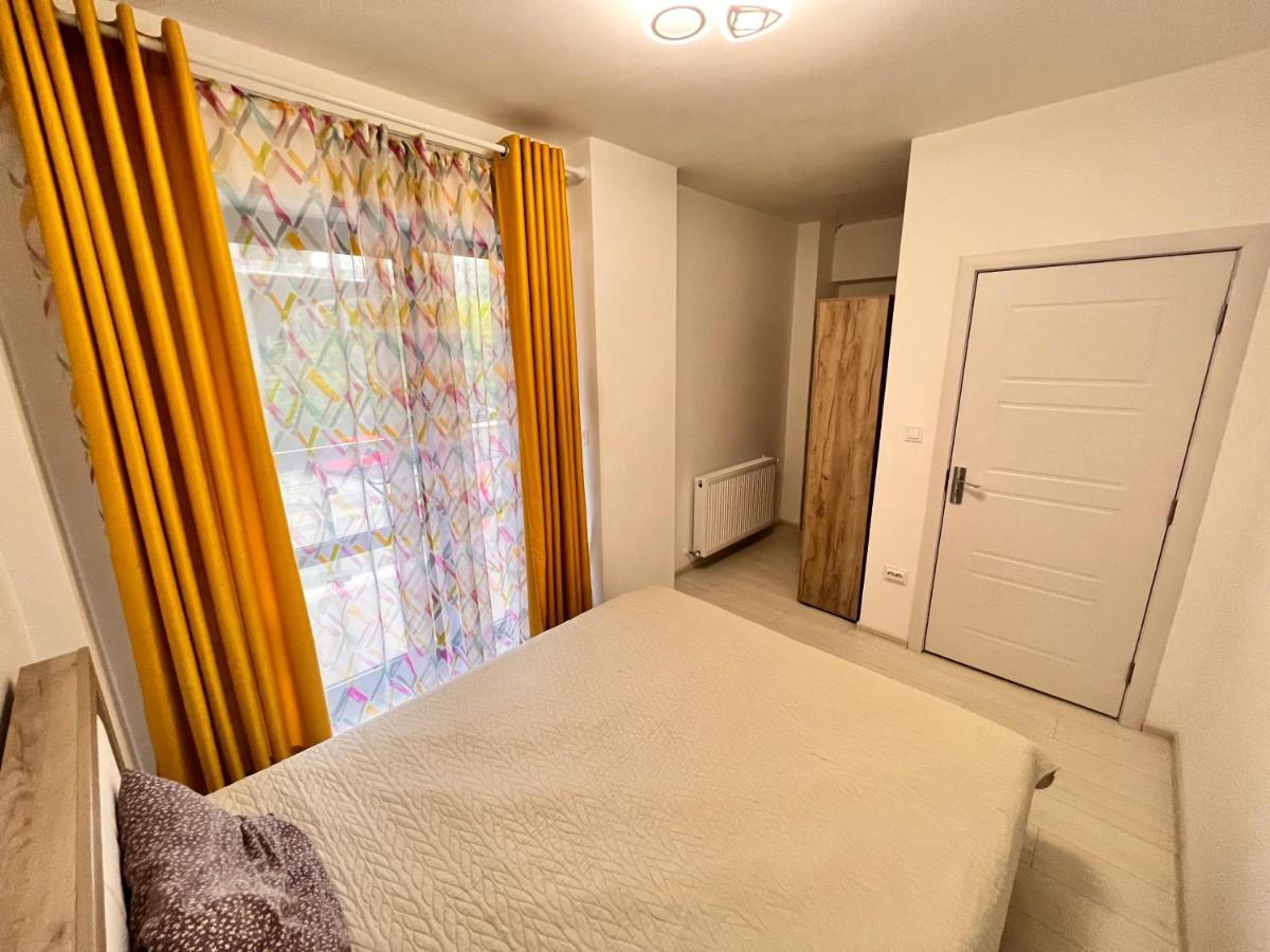 2 Rooms Apartment Airy & Bright Relax Iasi Esterno foto