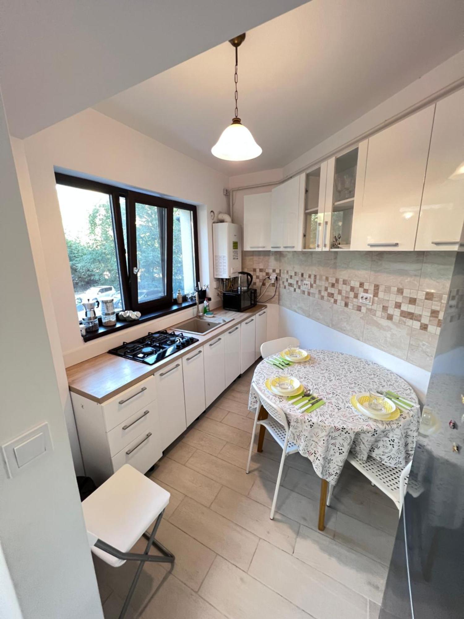 2 Rooms Apartment Airy & Bright Relax Iasi Esterno foto