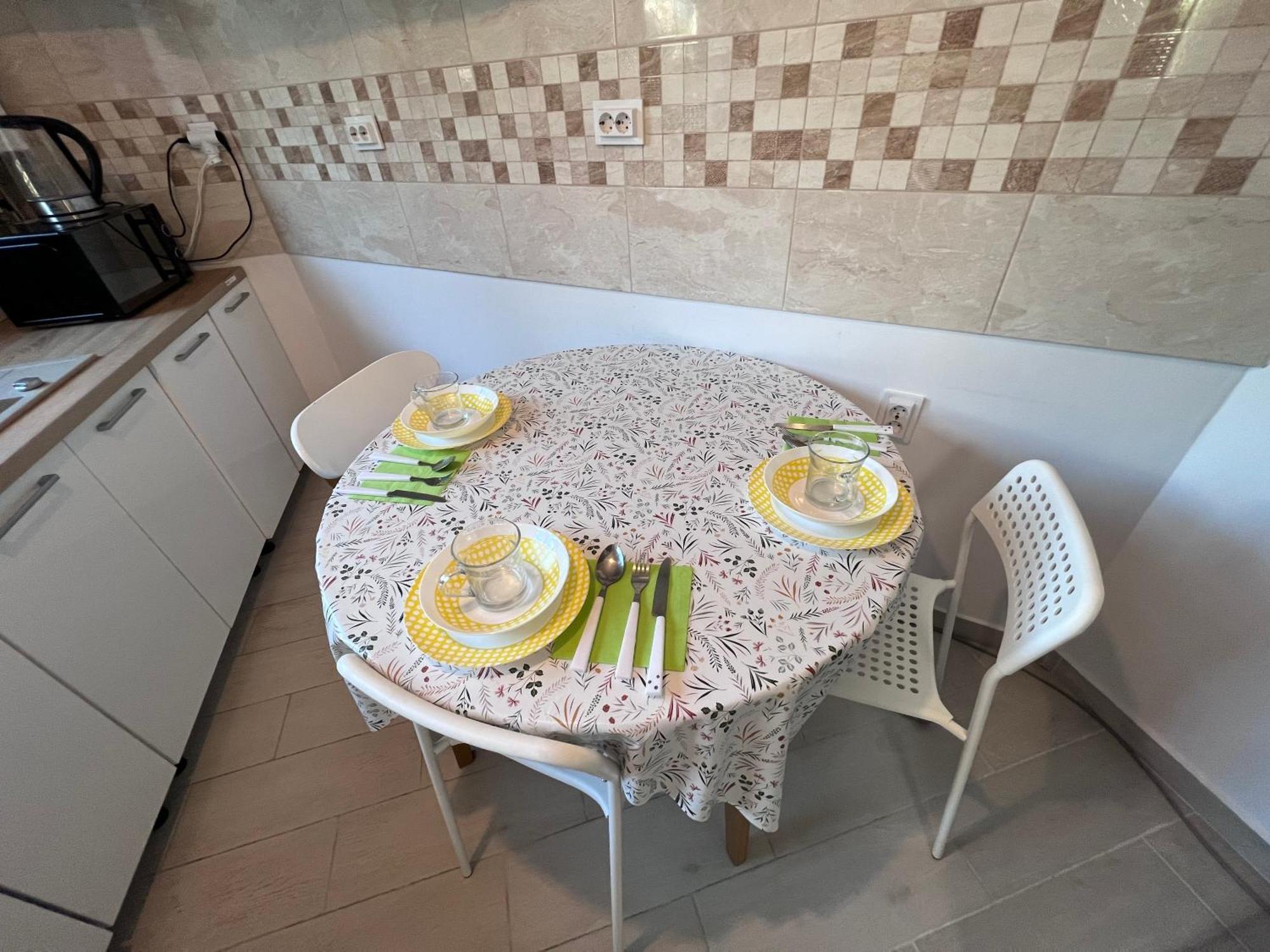 2 Rooms Apartment Airy & Bright Relax Iasi Esterno foto